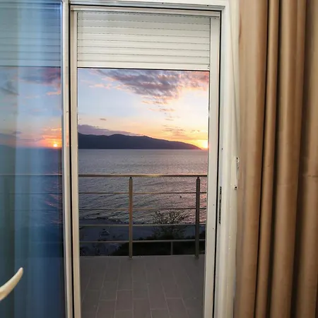 Blue Bay ホテル Kaninë