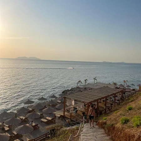 Blue Bay ホテル Kaninë